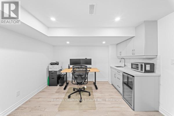 15 Landolfi Way, Bradford West Gwillimbury, Ontario  L3Z 4L6 - Photo 37 - N12963690