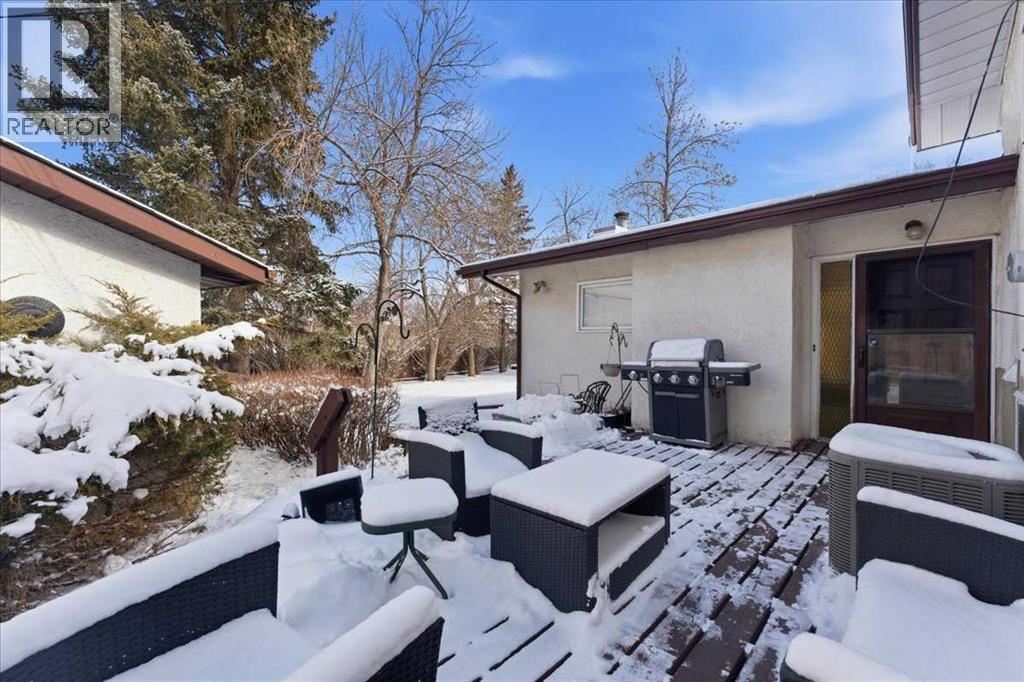 6004 Louise Road Sw, Calgary, Alberta  T3E 5V2 - Photo 9 - A2292002