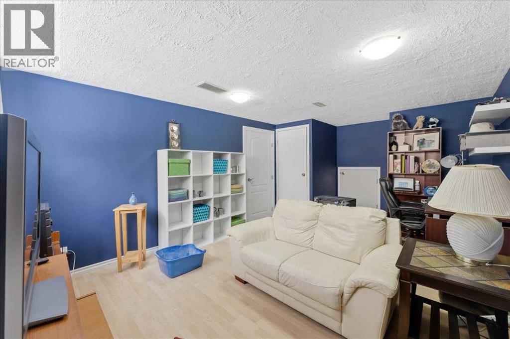 6004 Louise Road Sw, Calgary, Alberta  T3E 5V2 - Photo 42 - A2292002