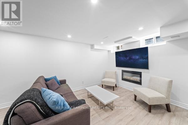 15 Landolfi Way, Bradford West Gwillimbury, Ontario  L3Z 4L6 - Photo 36 - N12963690