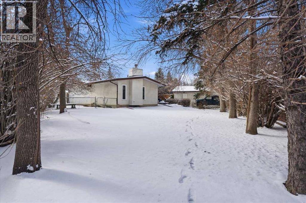 6004 Louise Road Sw, Calgary, Alberta  T3E 5V2 - Photo 5 - A2292002