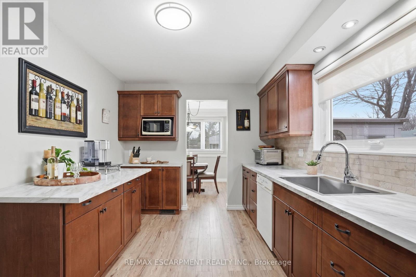 345 Erindale Drive, Burlington, Ontario  L7L 4T3 - Photo 13 - W12972020