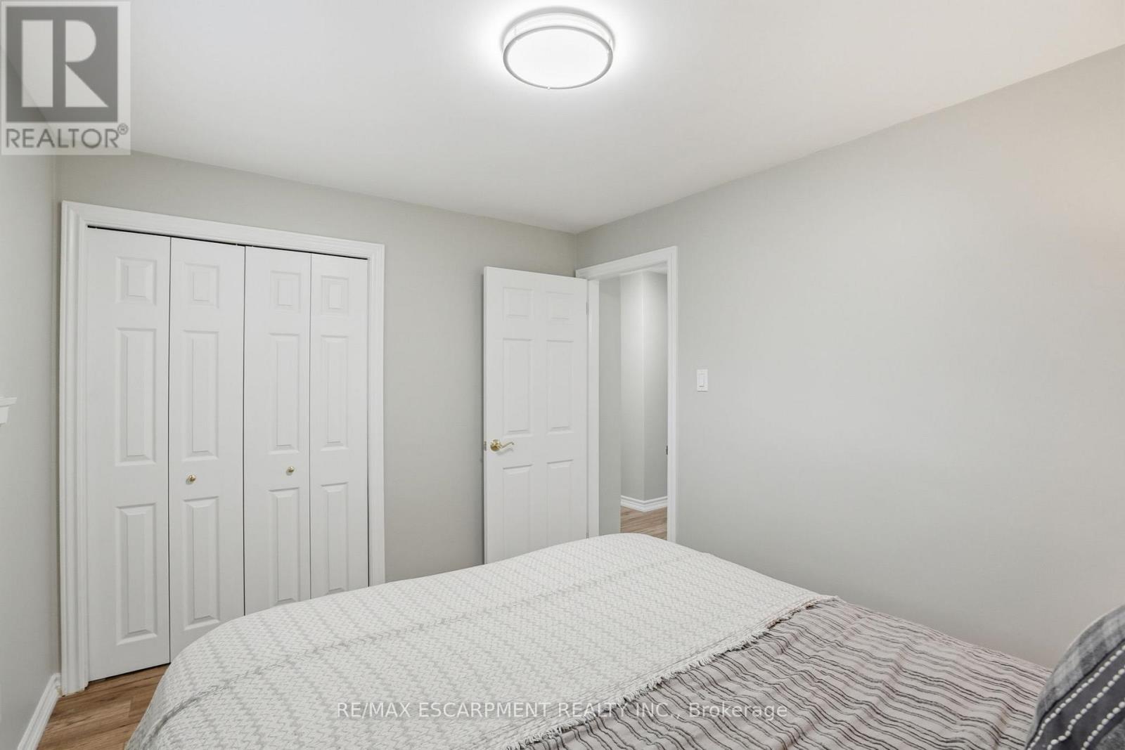 345 Erindale Drive, Burlington, Ontario  L7L 4T3 - Photo 19 - W12972020