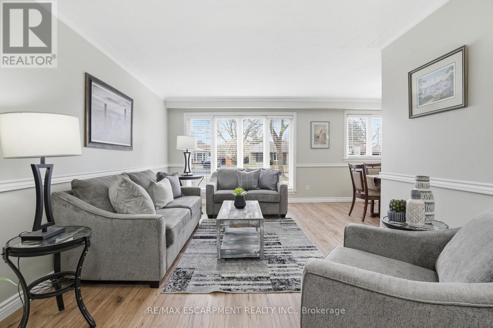 345 Erindale Drive, Burlington, Ontario  L7L 4T3 - Photo 6 - W12972020