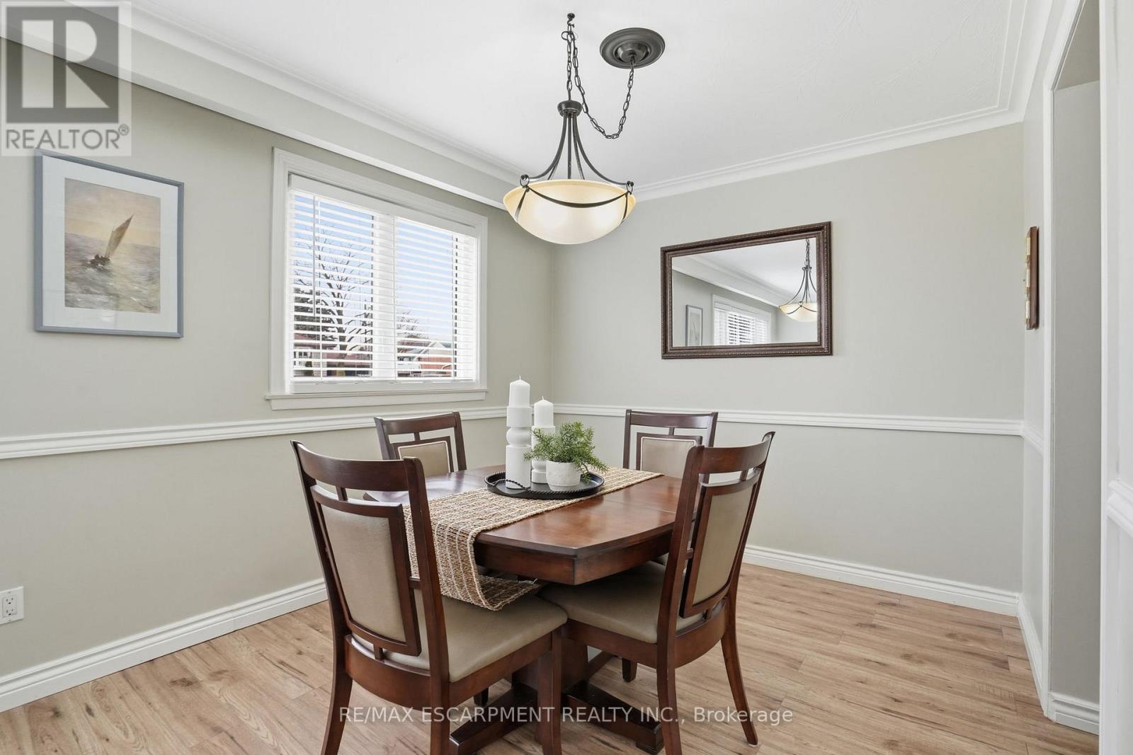 345 Erindale Drive, Burlington, Ontario  L7L 4T3 - Photo 9 - W12972020