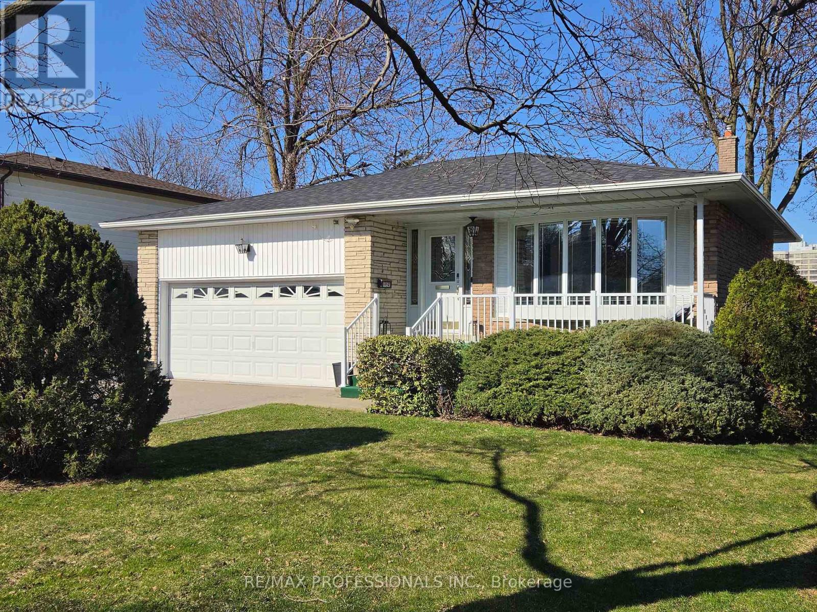 50 TROTTERS LANE, Brampton, Ontario