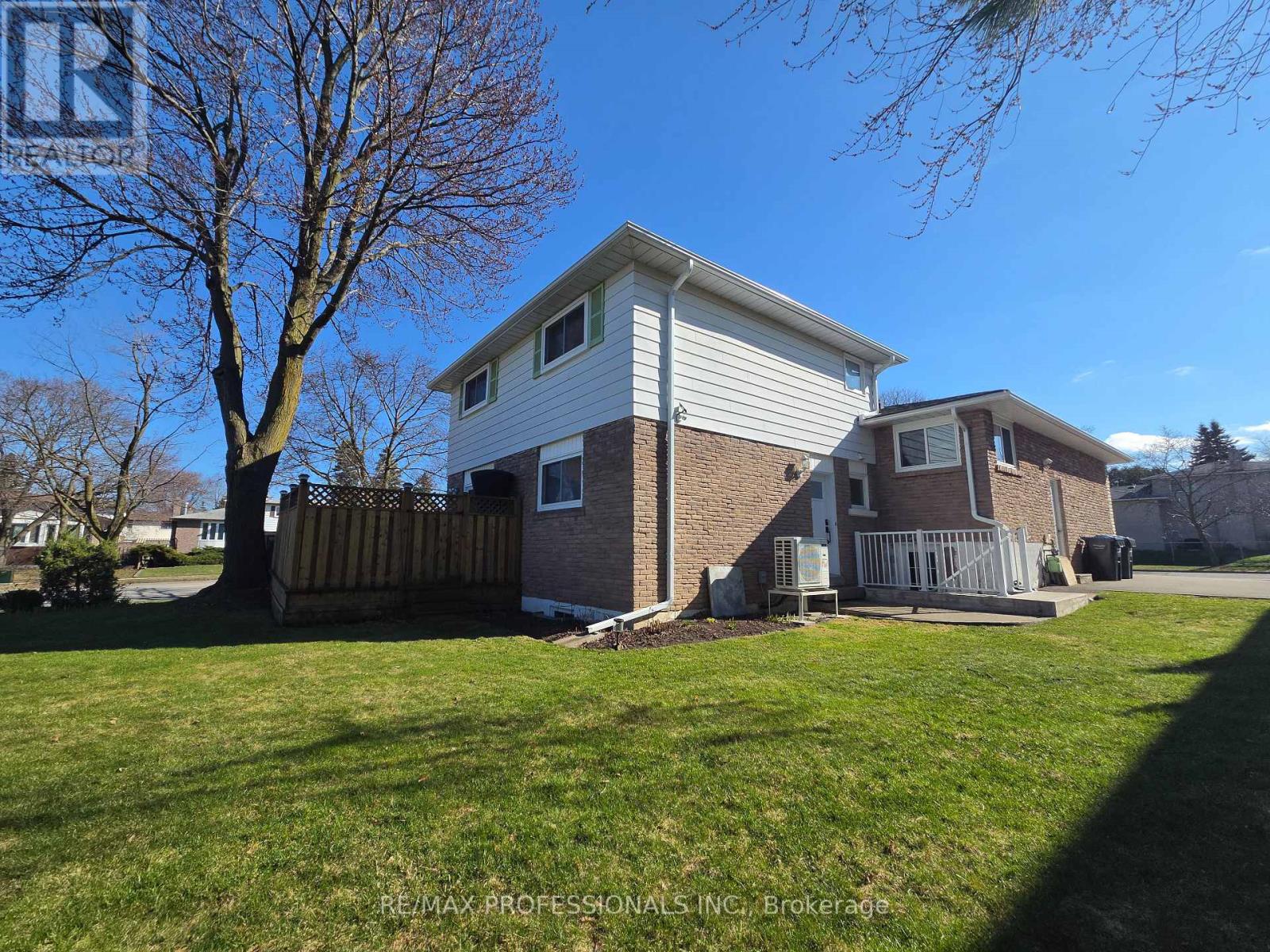 50 Trotters Lane, Brampton, Ontario  L6Y 1B6 - Photo 43 - W12972026