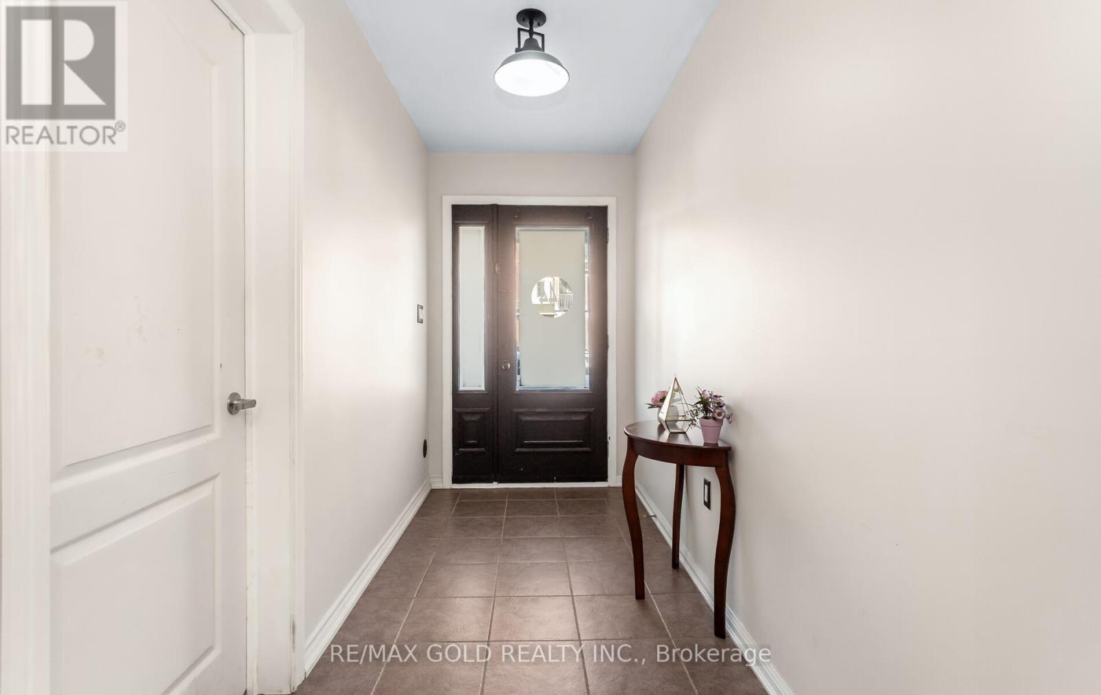 644 Scott Boulevard, Milton, Ontario  L9T 0P2 - Photo 3 - W12972096