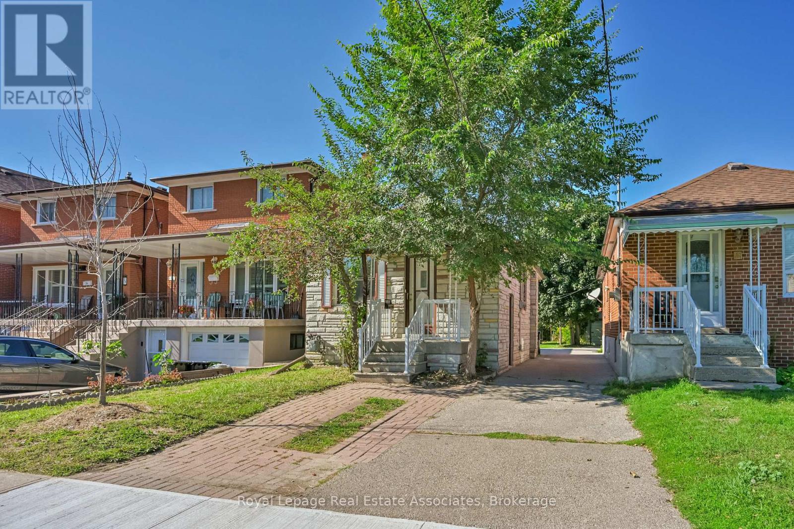 20 East Drive, Toronto, Ontario  M6N 2N7 - Photo 2 - W12972160