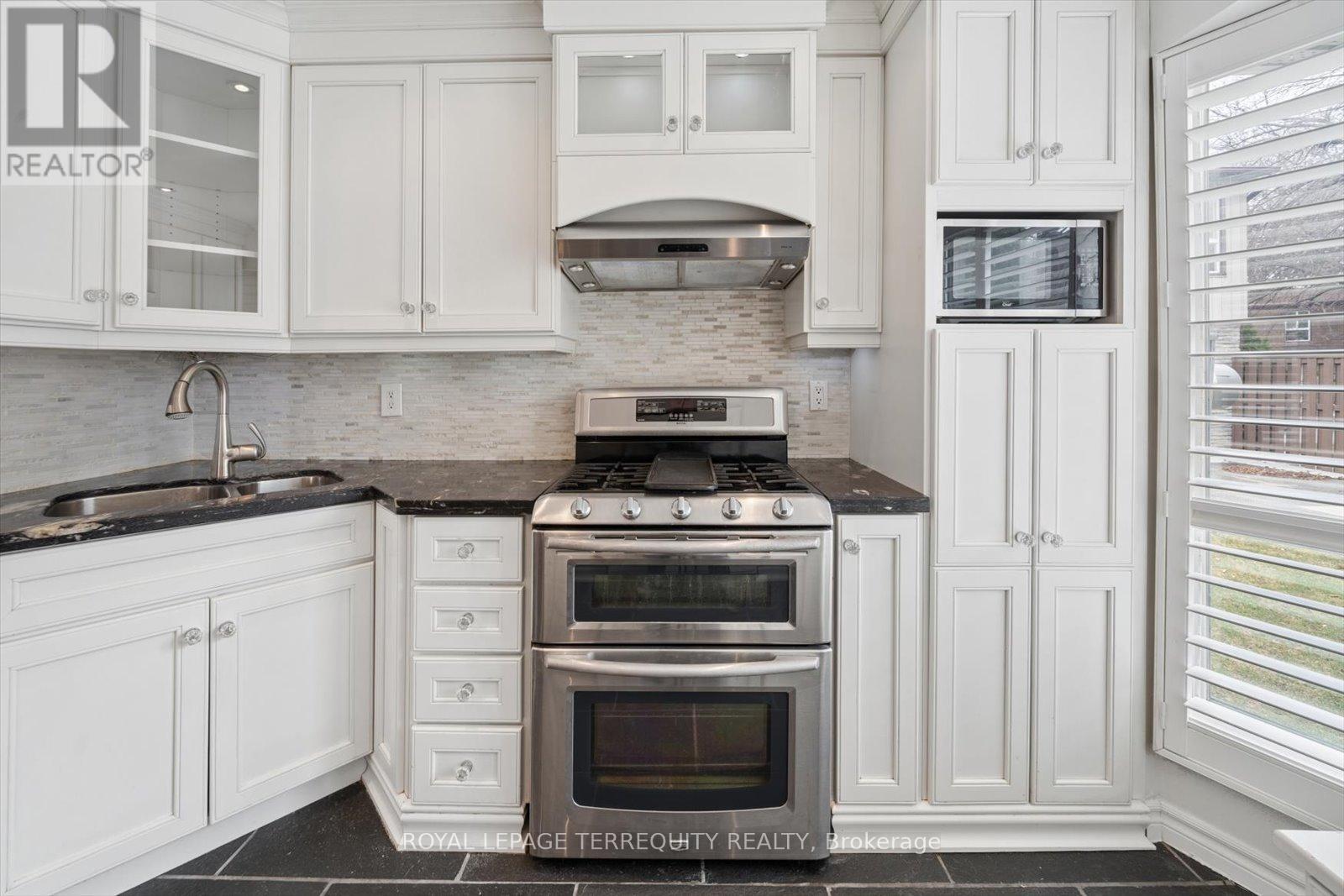 1825 Hyde Mill Crescent, Mississauga, Ontario  L5N 0A7 - Photo 12 - W12972174