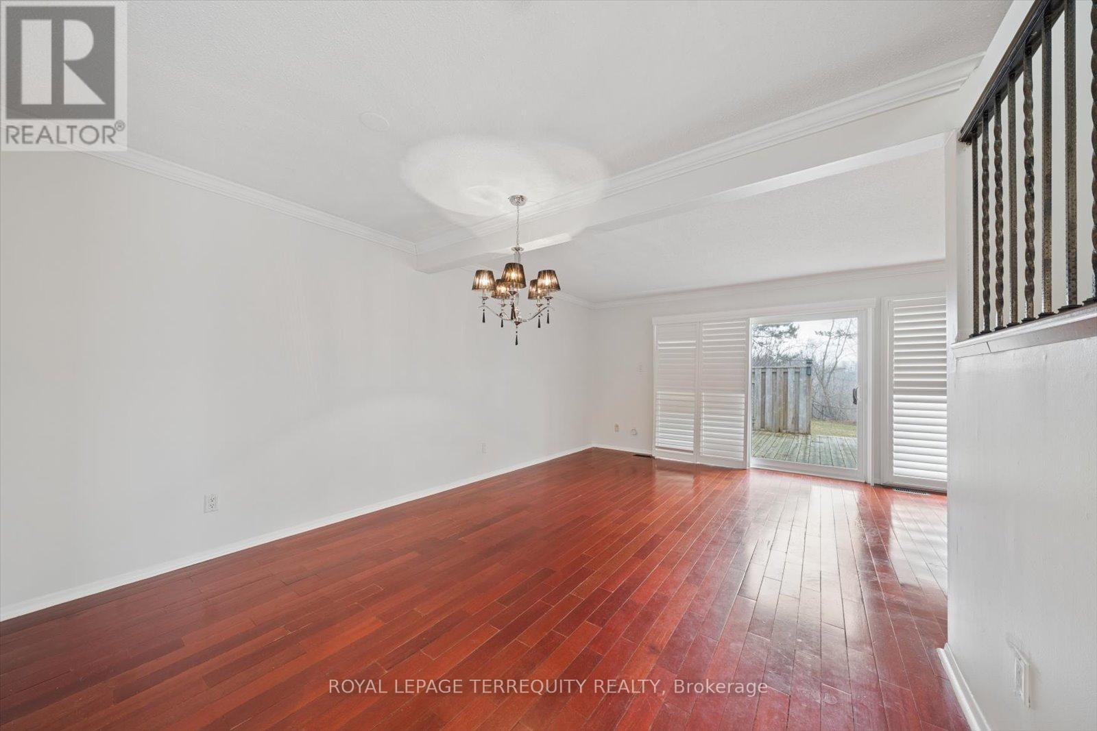 1825 Hyde Mill Crescent, Mississauga, Ontario  L5N 0A7 - Photo 3 - W12972174