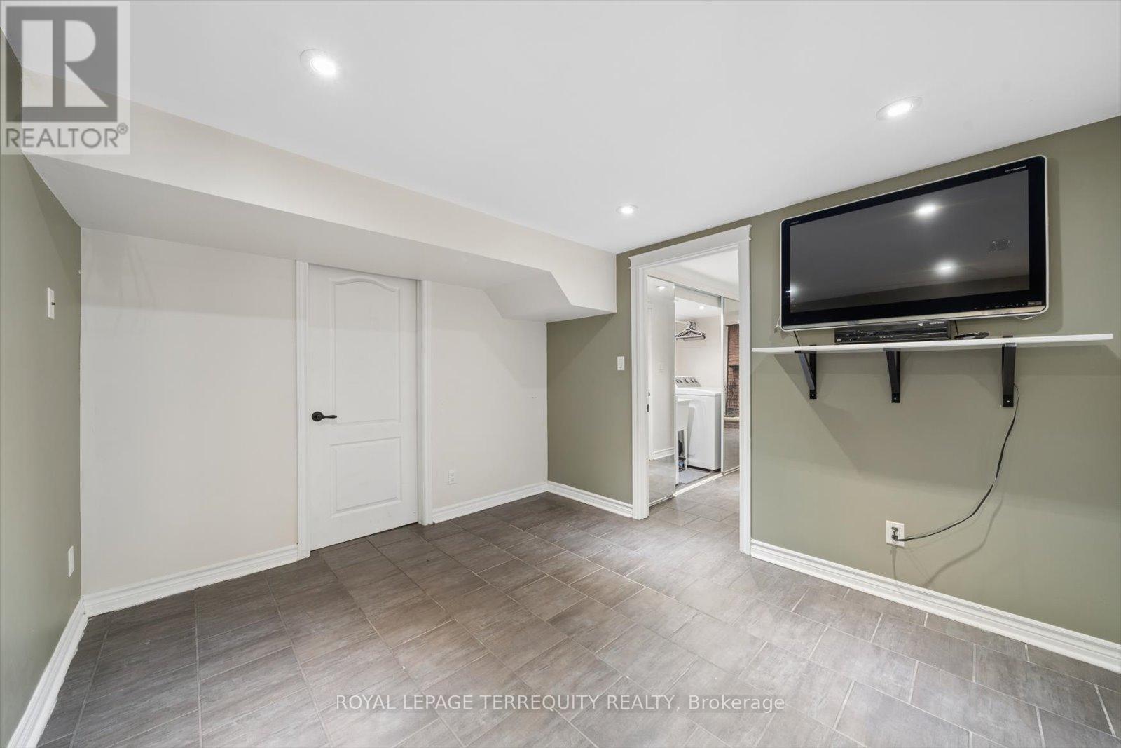 1825 Hyde Mill Crescent, Mississauga, Ontario  L5N 0A7 - Photo 43 - W12972174