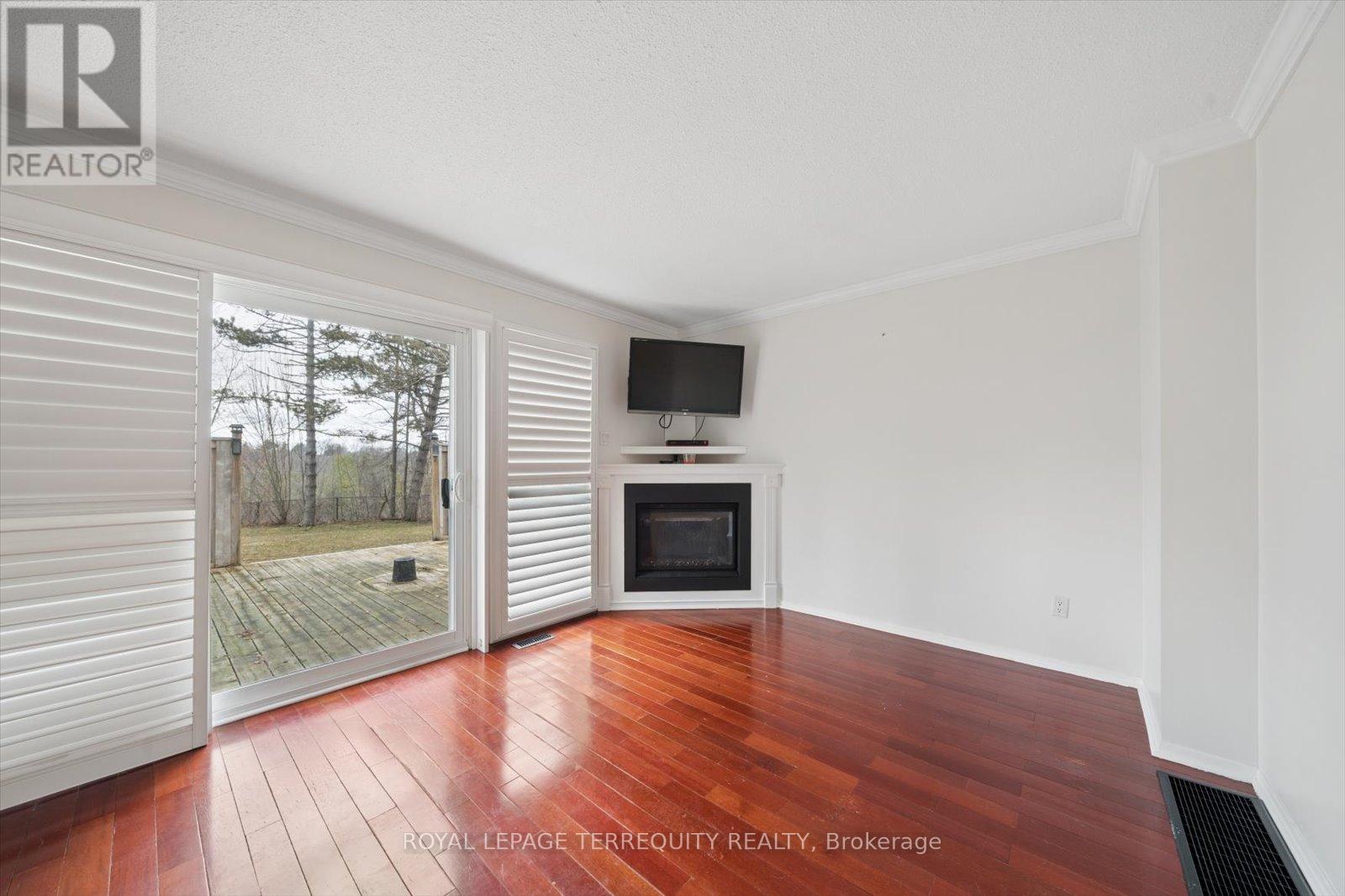 1825 Hyde Mill Crescent, Mississauga, Ontario  L5N 0A7 - Photo 6 - W12972174