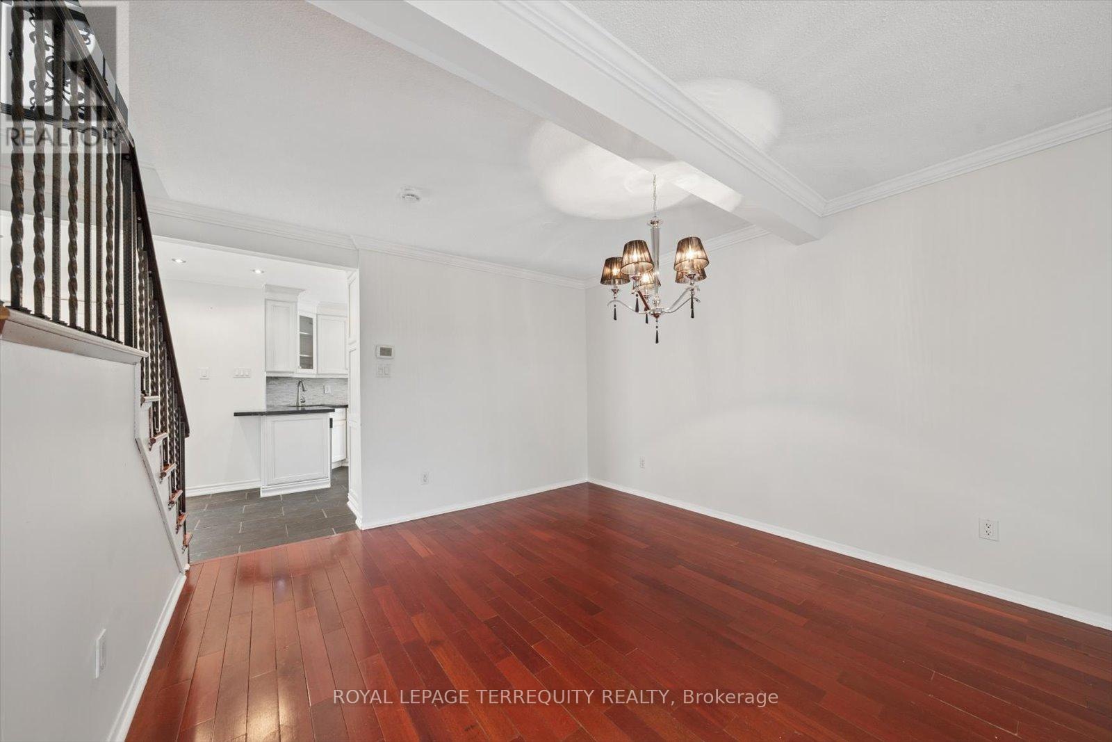 1825 Hyde Mill Crescent, Mississauga, Ontario  L5N 0A7 - Photo 9 - W12972174