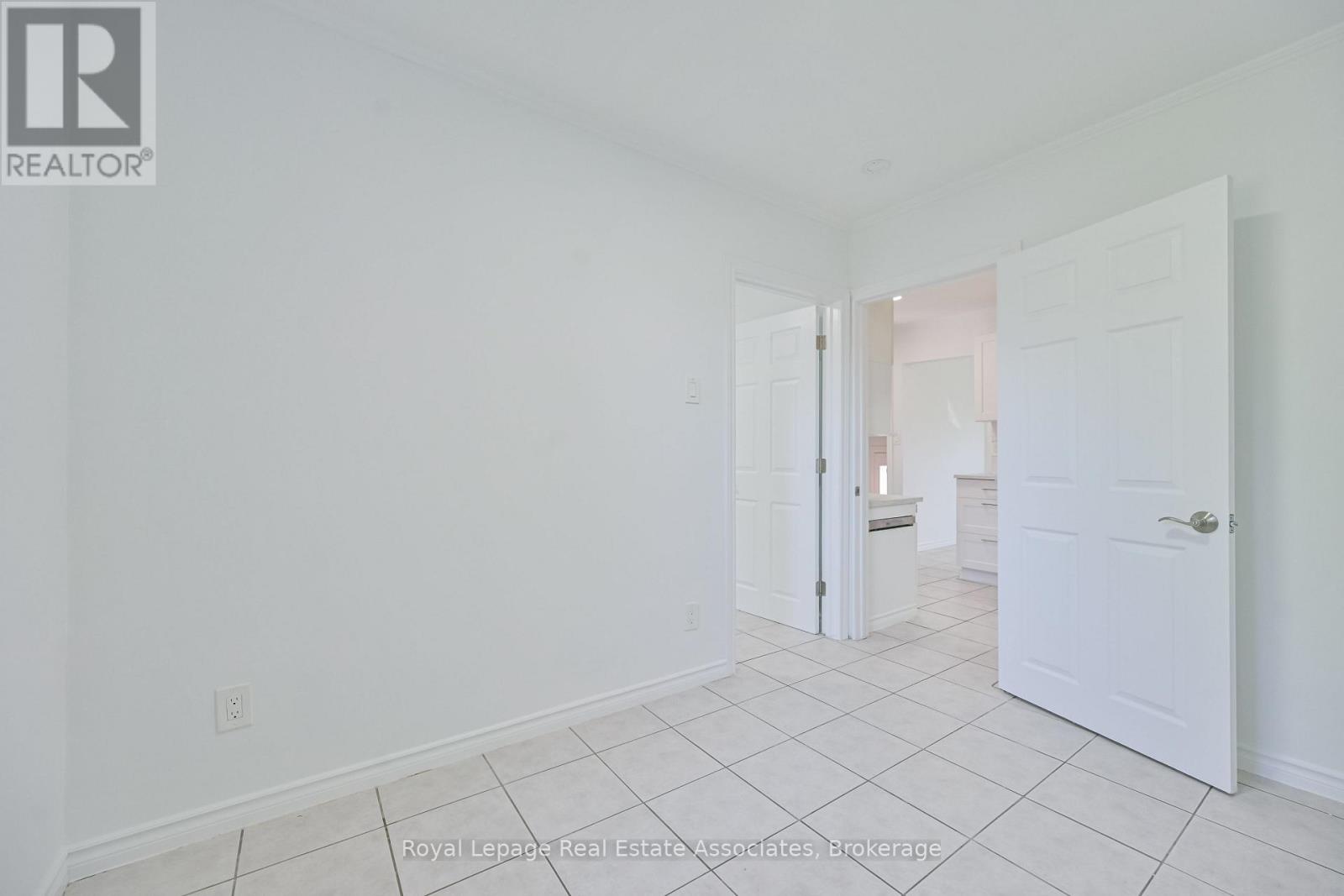 20 East Drive, Toronto, Ontario  M6N 2N7 - Photo 11 - W12972198