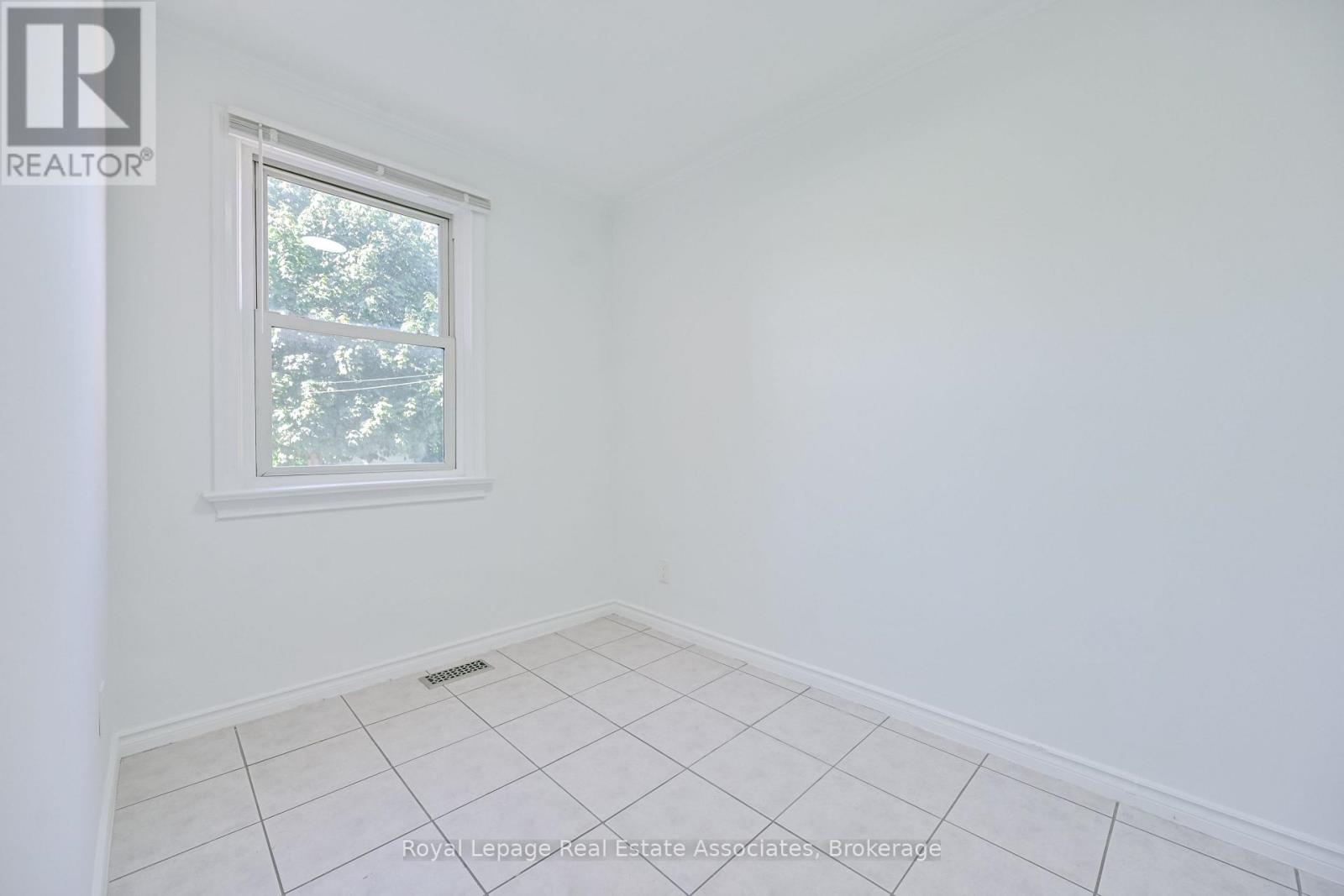 20 East Drive, Toronto, Ontario  M6N 2N7 - Photo 12 - W12972198