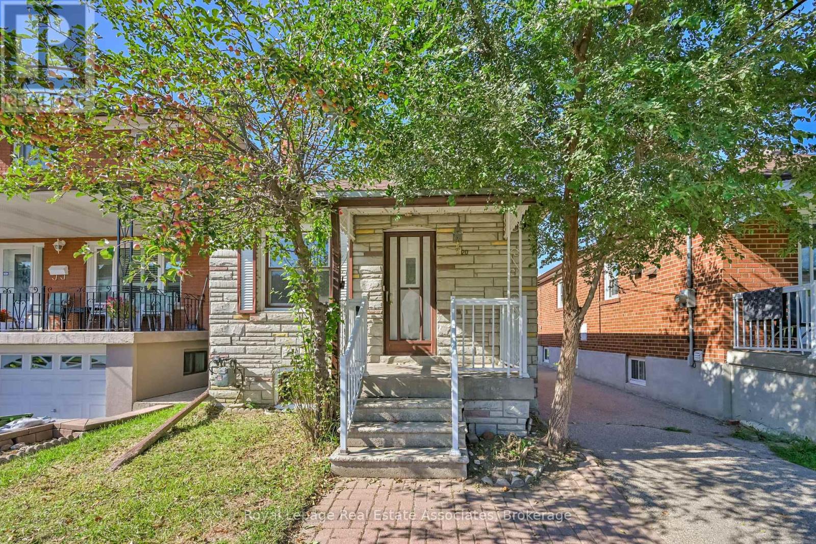 20 East Drive, Toronto, Ontario  M6N 2N7 - Photo 3 - W12972198