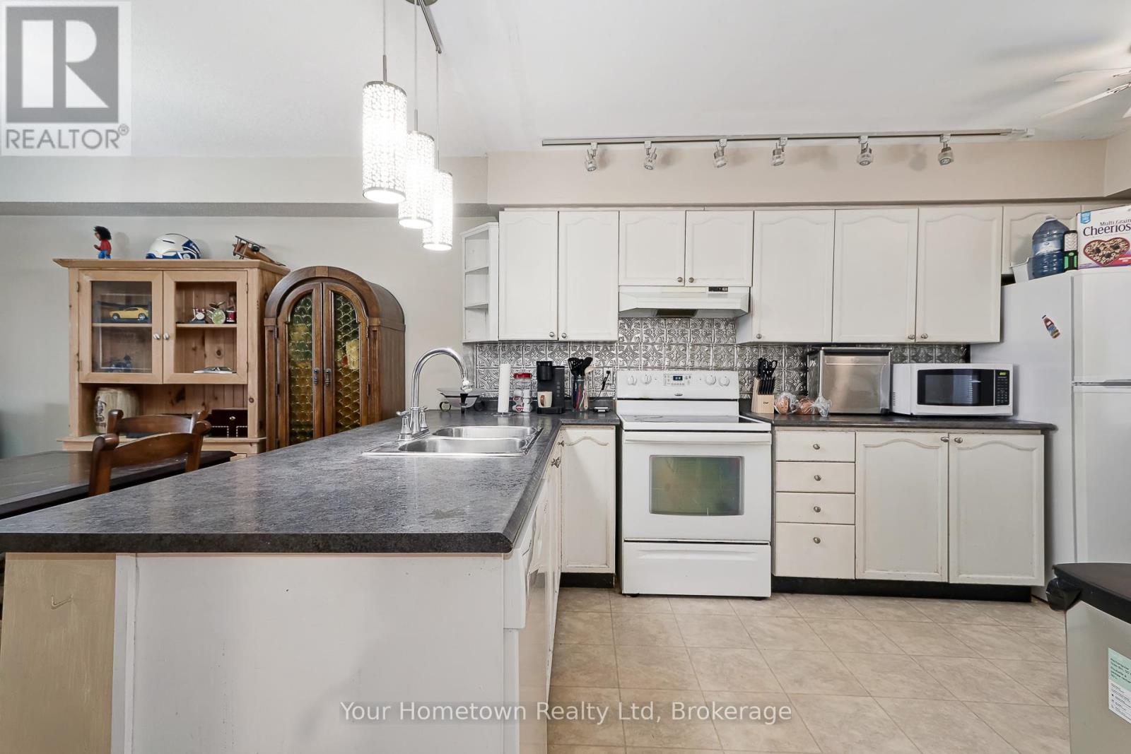 9 - 10 Mulligan Lane, Wasaga Beach, Ontario  L9Z 1C4 - Photo 4 - S12970254