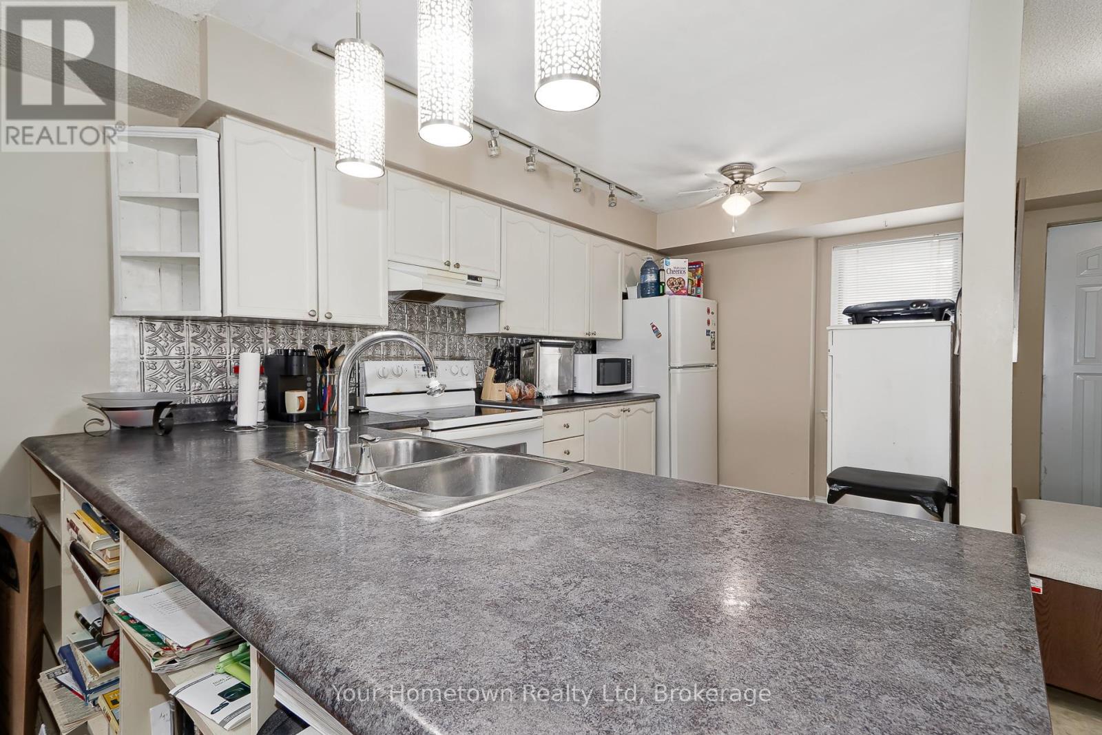 9 - 10 Mulligan Lane, Wasaga Beach, Ontario  L9Z 1C4 - Photo 5 - S12970254