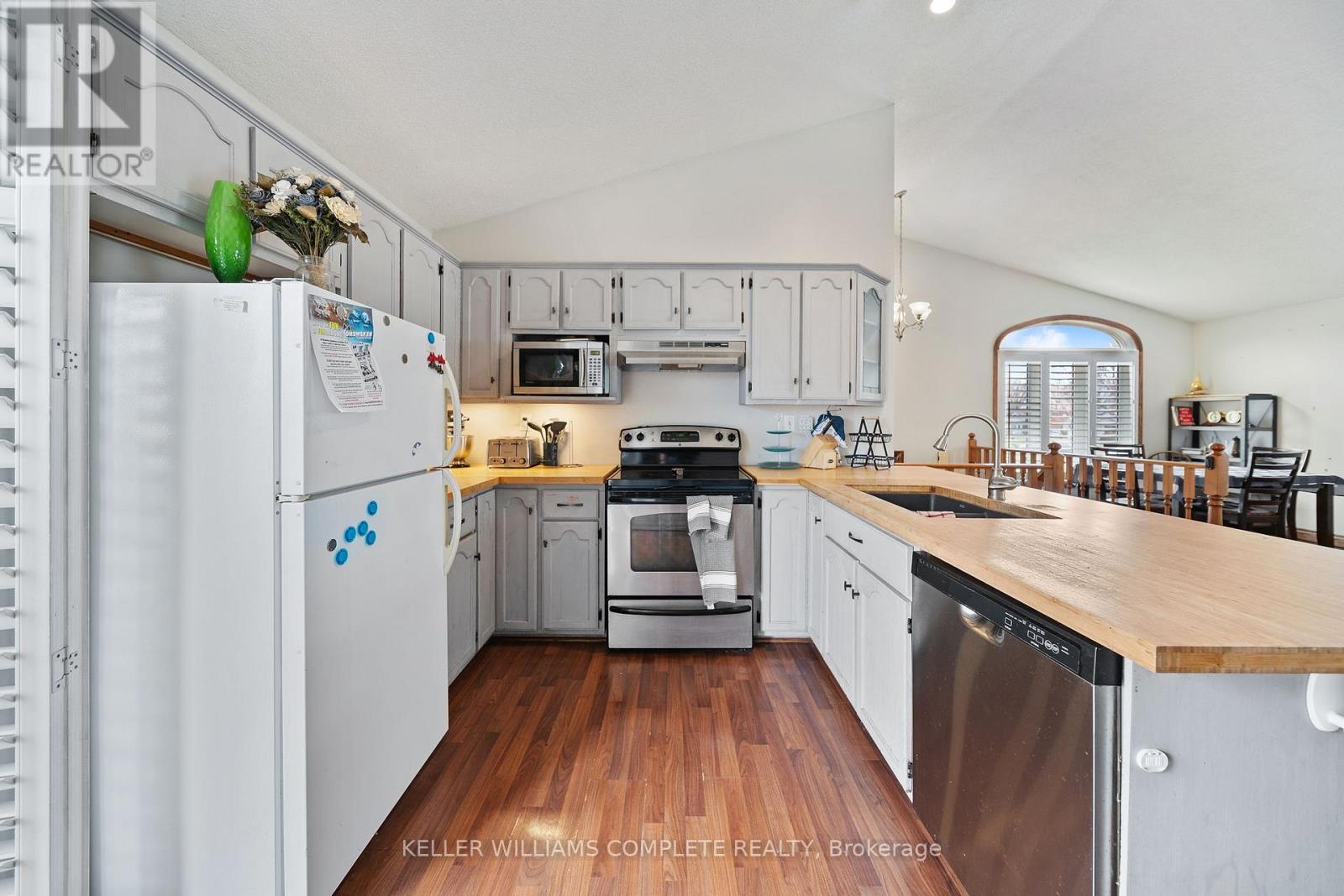 27 Morgan Drive, Haldimand, Ontario  N3W 1H6 - Photo 12 - X12972062