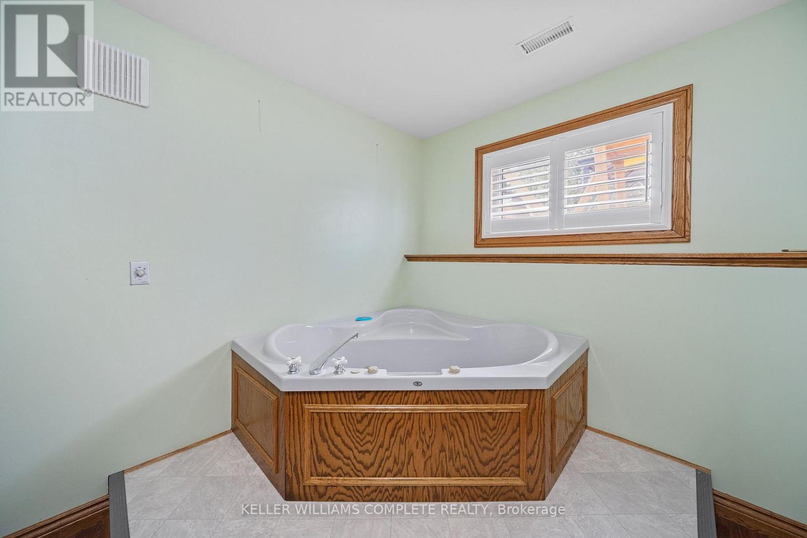 27 Morgan Drive, Haldimand, Ontario  N3W 1H6 - Photo 27 - X12972062