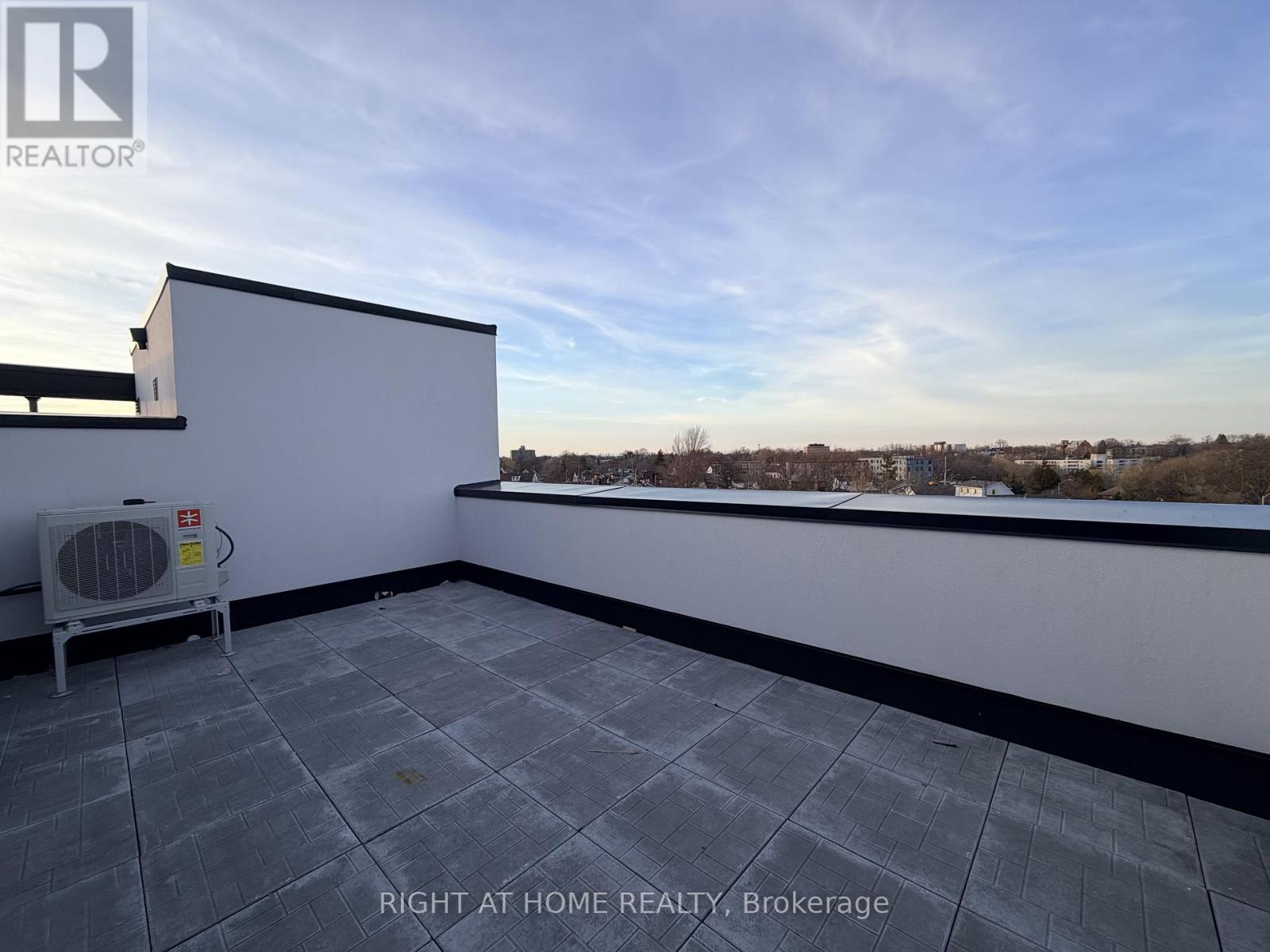 301a - 16 Melbourne Avenue, St. Catharines, Ontario  L2P 0G5 - Photo 14 - X12972168