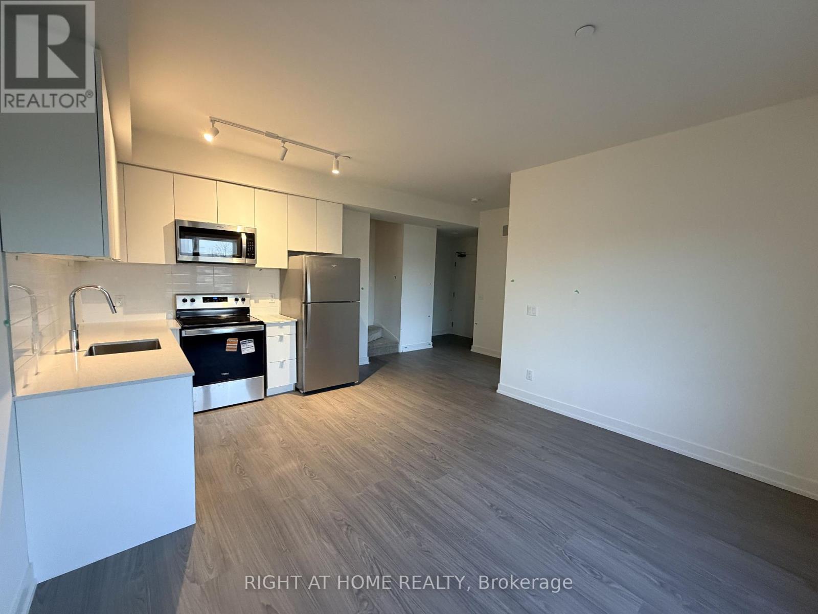 301a - 16 Melbourne Avenue, St. Catharines, Ontario  L2P 0G5 - Photo 6 - X12972168