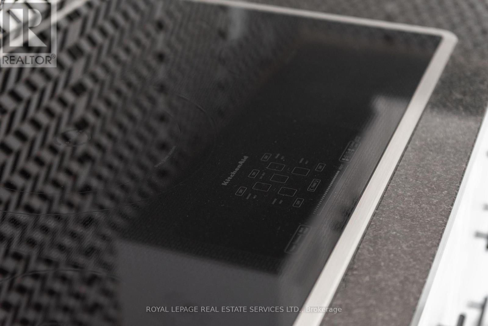 406 Humphrey Street, Hamilton, Ontario  L8B 1X5 - Photo 10 - X12972182