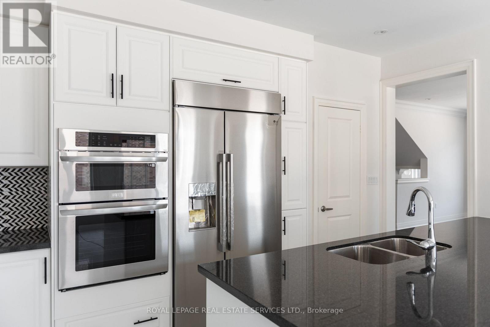 406 Humphrey Street, Hamilton, Ontario  L8B 1X5 - Photo 11 - X12972182