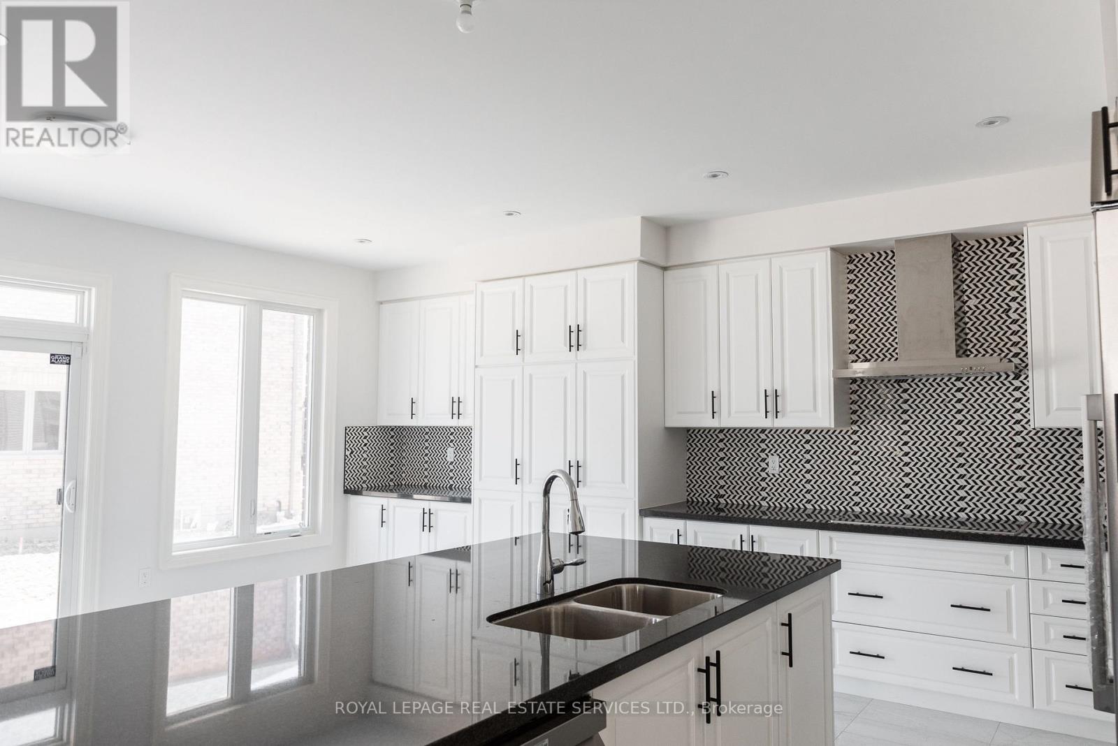 406 Humphrey Street, Hamilton, Ontario  L8B 1X5 - Photo 6 - X12972182