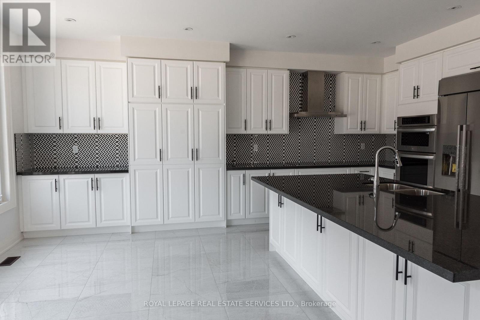 406 Humphrey Street, Hamilton, Ontario  L8B 1X5 - Photo 9 - X12972182