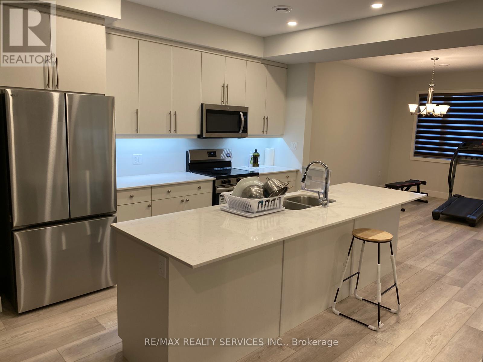 12 - 925 Deveron Crescent, London South, Ontario  N5Z 5A4 - Photo 2 - X12972194