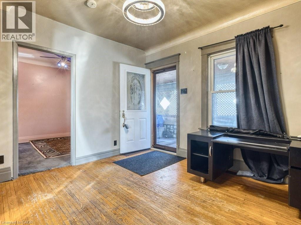 37 Kernahan Street, St. Catharines, Ontario  L2R 4T1 - Photo 5 - 40816116