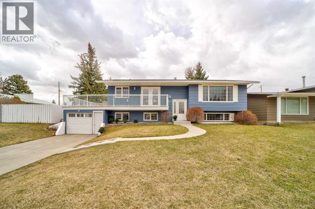 762 Lebel Street, Pincher Creek, Alberta  T0K 1W0 - Photo 1 - A2277520