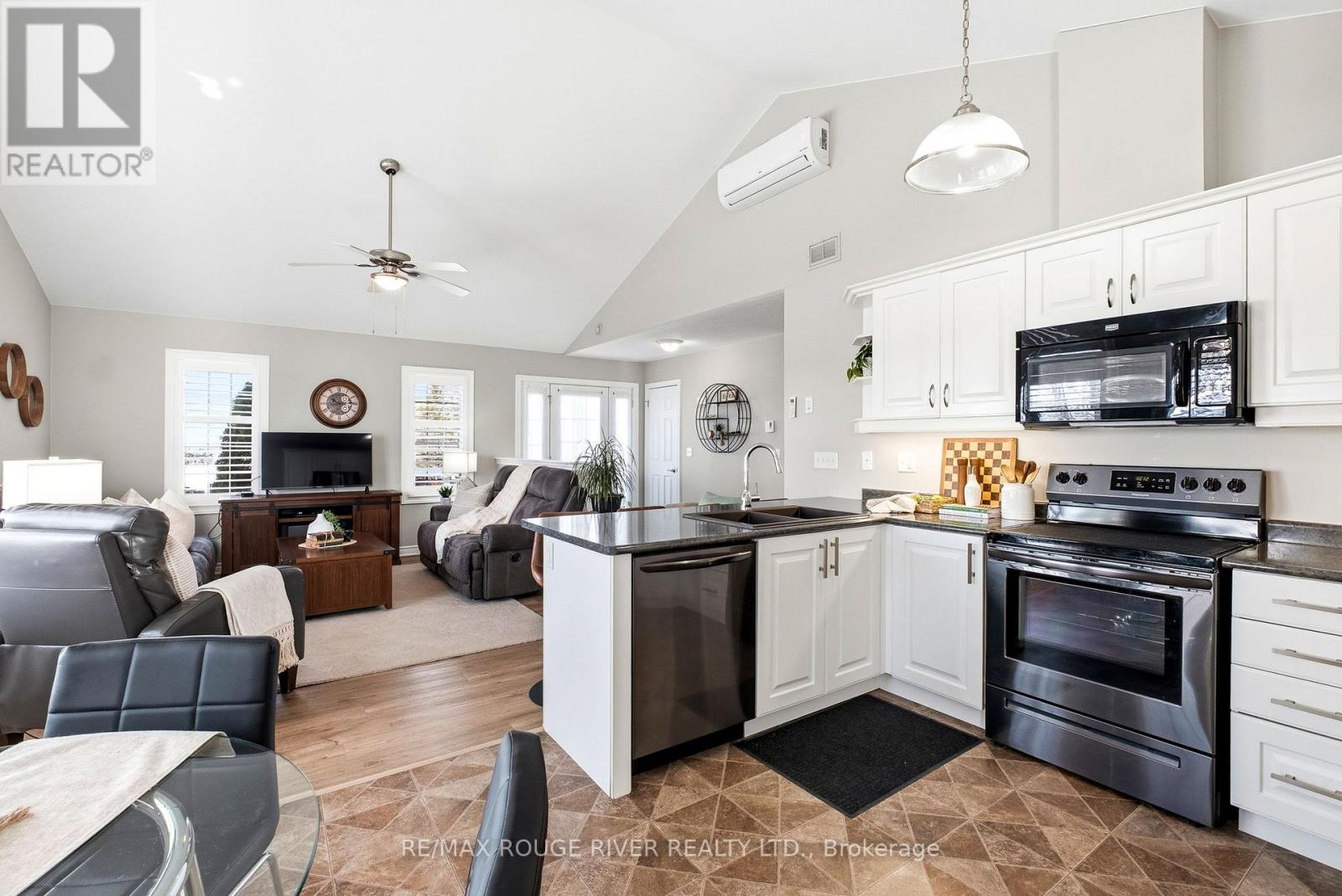 804 - 325 Densmore Road, Cobourg, Ontario K9A 0E4 - Photo 12 - X12972334