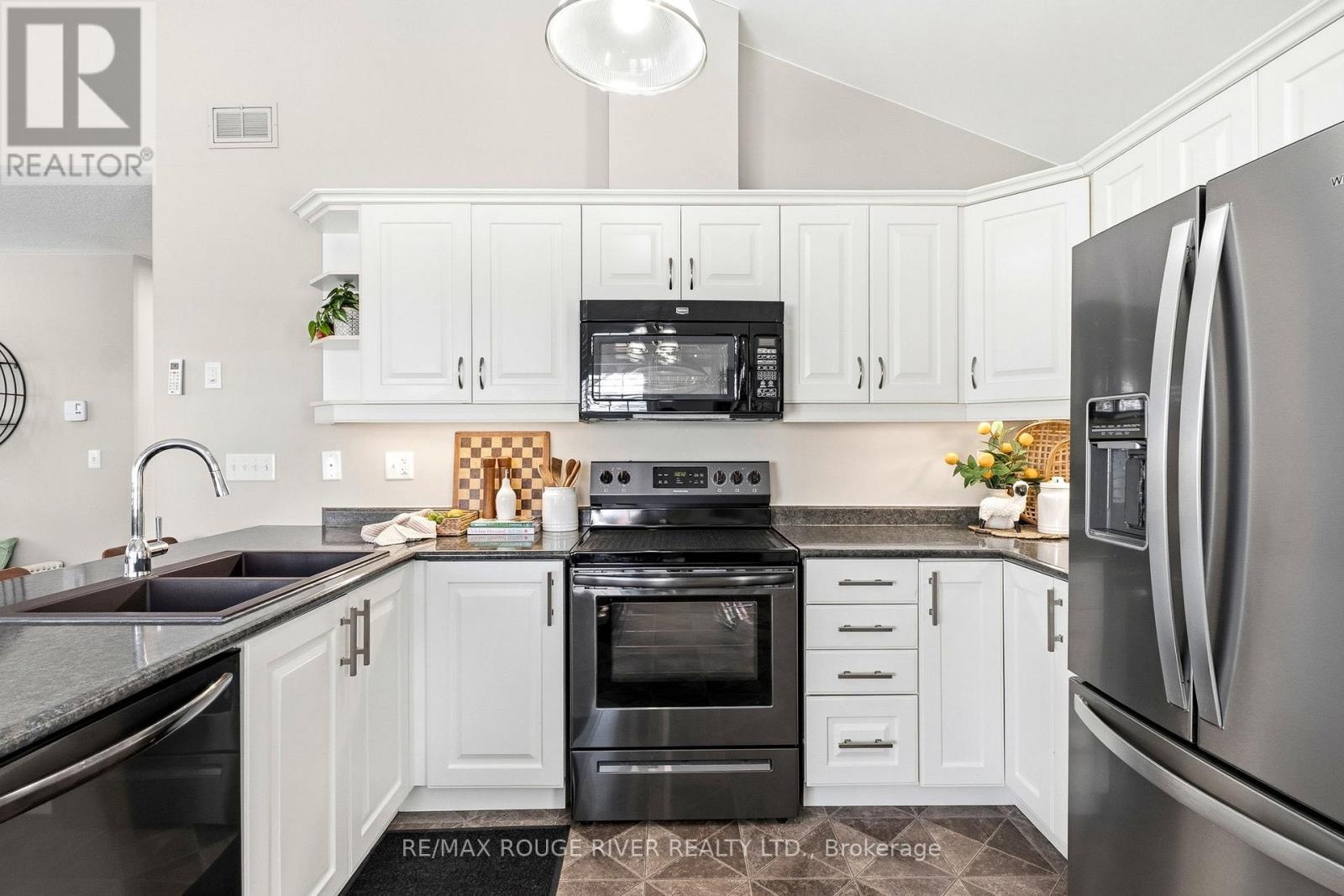 804 - 325 Densmore Road, Cobourg, Ontario K9A 0E4 - Photo 14 - X12972334