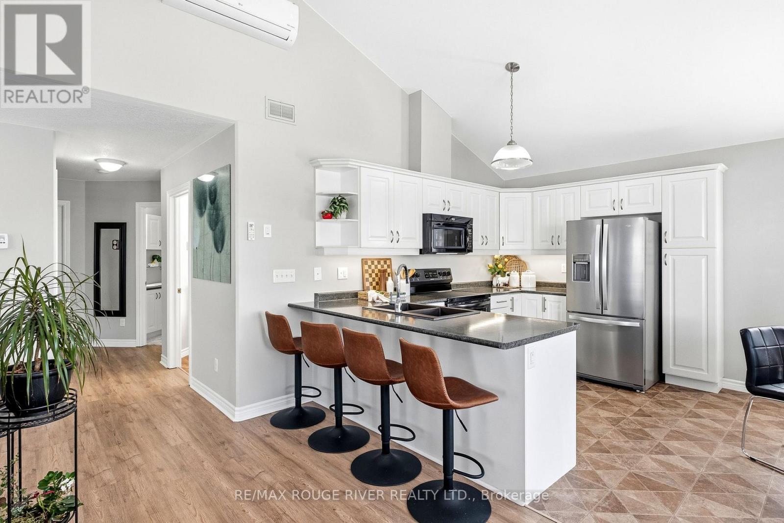 804 - 325 Densmore Road, Cobourg, Ontario K9A 0E4 - Photo 9 - X12972334