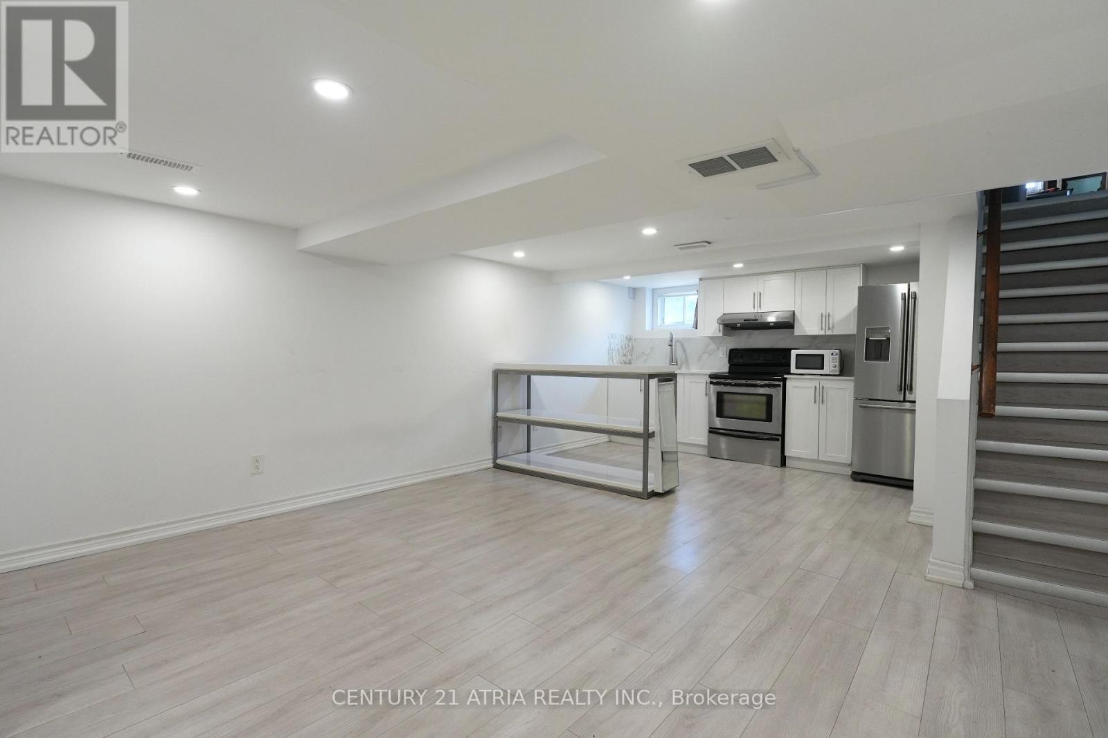 Lower - 1070 Fergus Avenue, Mississauga, Ontario  L5E 2P1 - Photo 2 - W12957044