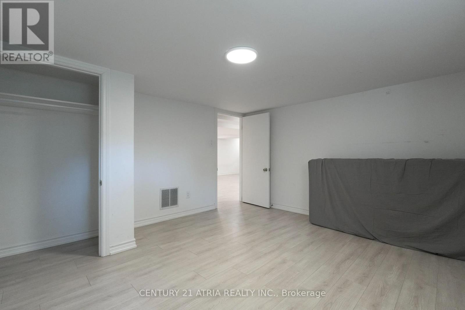 Lower - 1070 Fergus Avenue, Mississauga, Ontario  L5E 2P1 - Photo 13 - W12957044