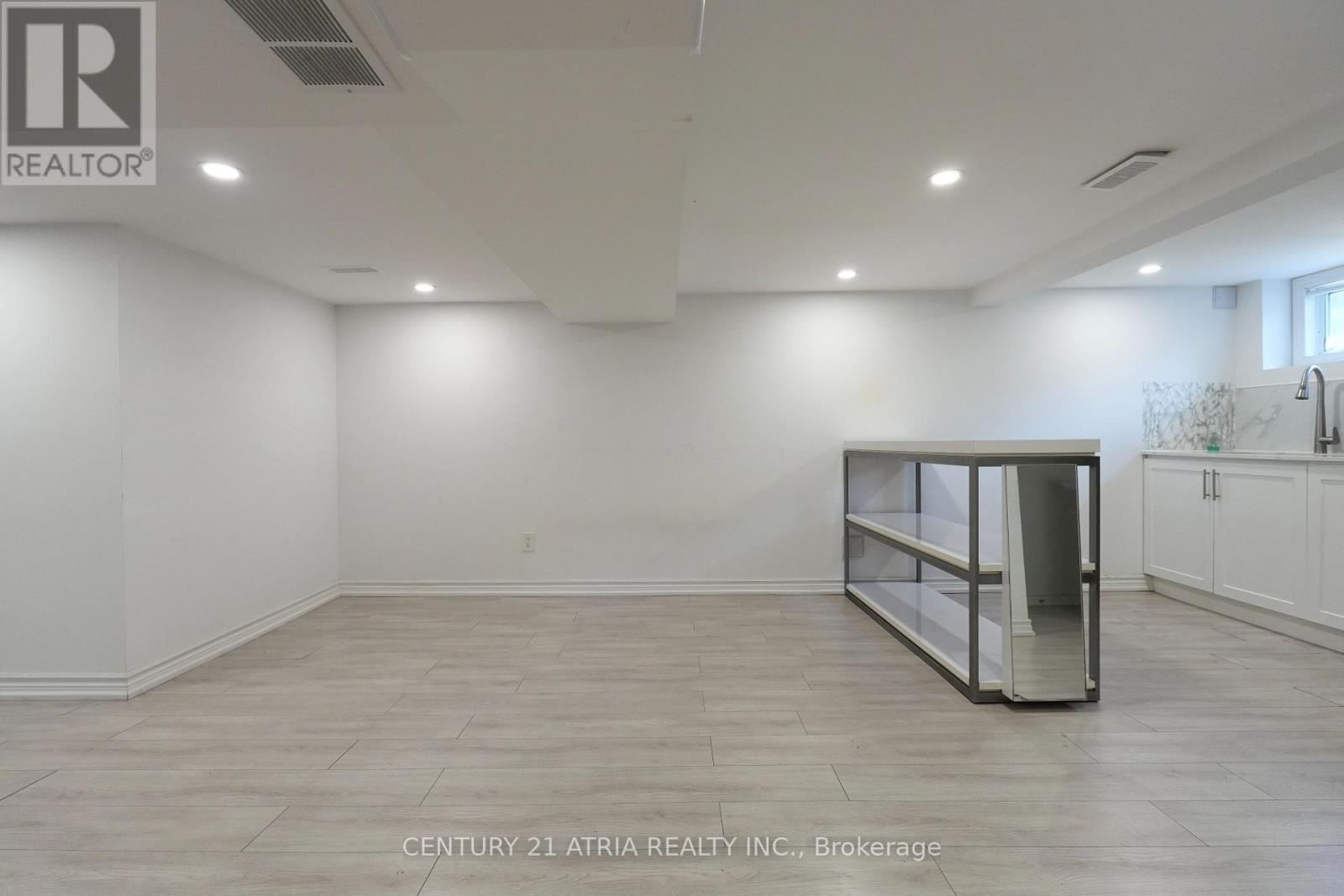 Lower - 1070 Fergus Avenue, Mississauga, Ontario  L5E 2P1 - Photo 17 - W12957044