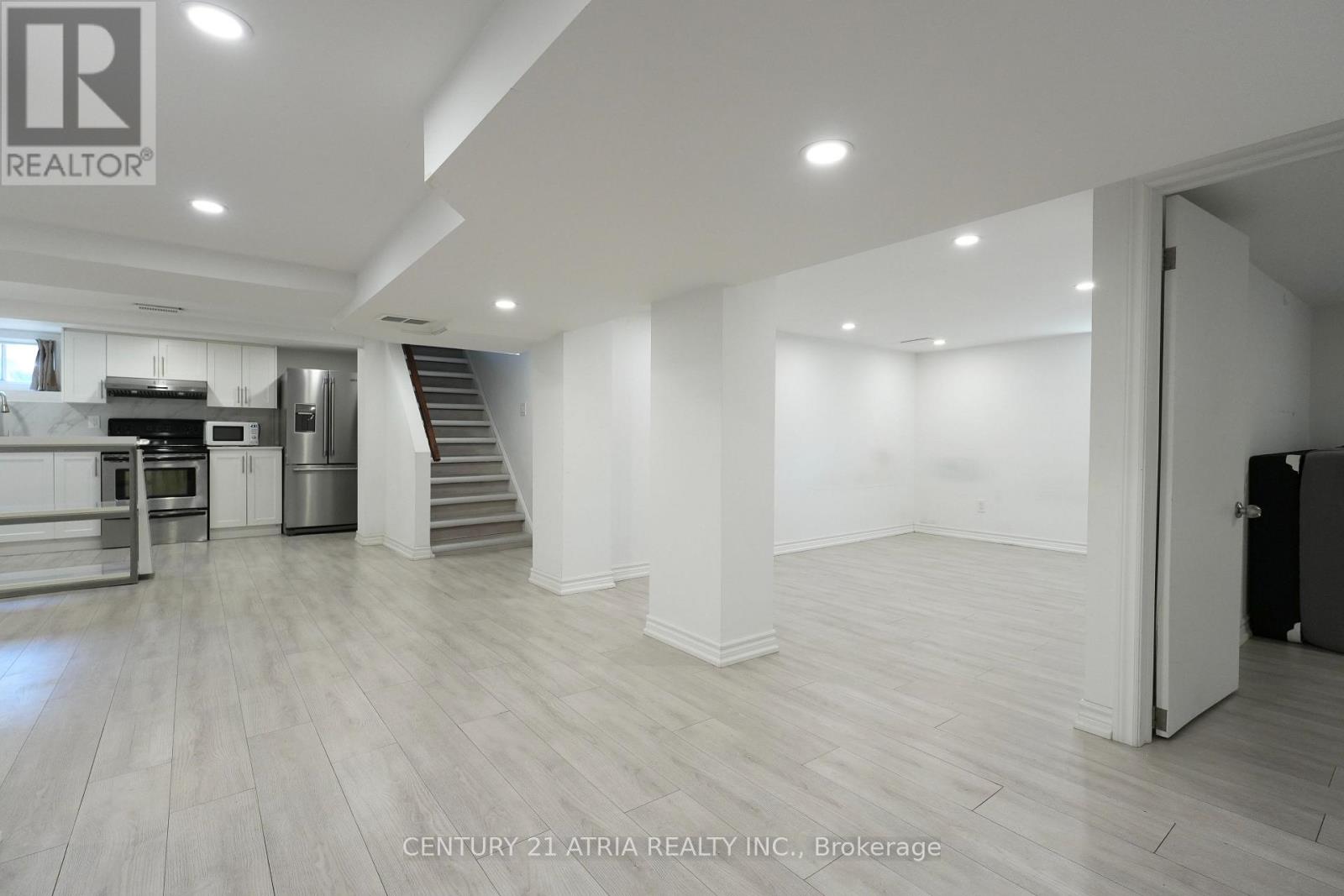 Lower - 1070 Fergus Avenue, Mississauga, Ontario  L5E 2P1 - Photo 3 - W12957044