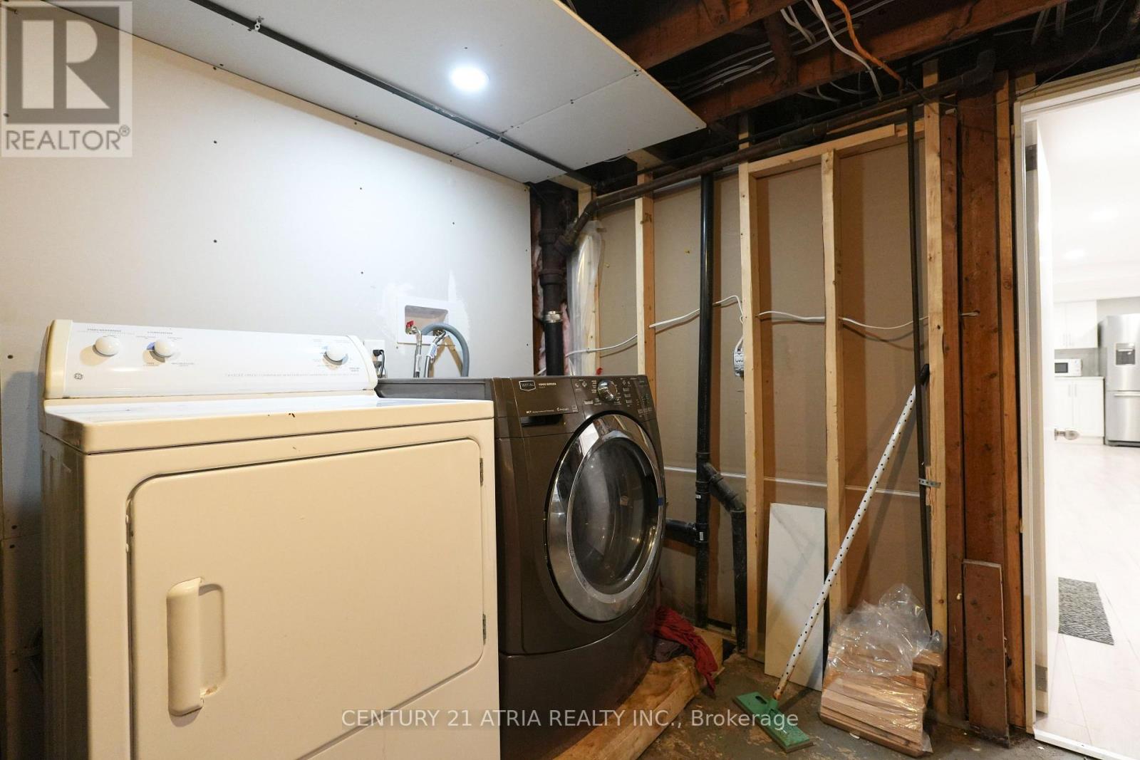 Lower - 1070 Fergus Avenue, Mississauga, Ontario  L5E 2P1 - Photo 19 - W12957044