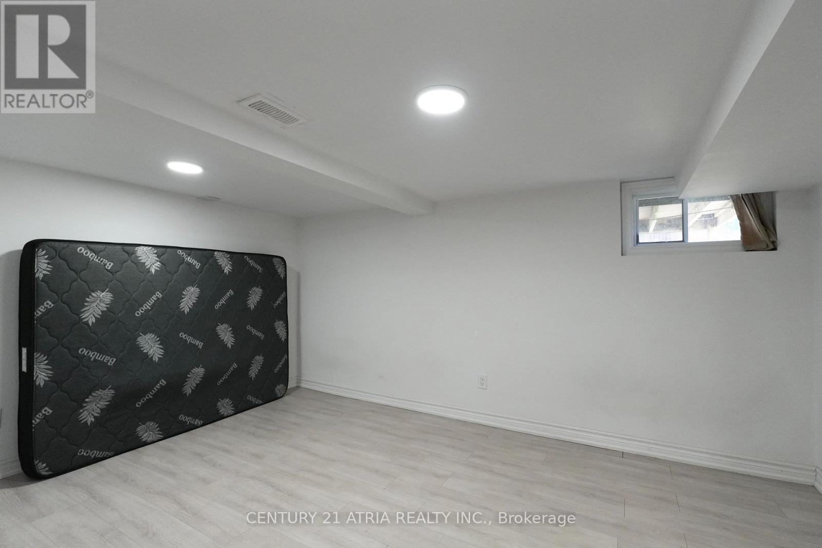 Lower - 1070 Fergus Avenue, Mississauga, Ontario  L5E 2P1 - Photo 9 - W12957044