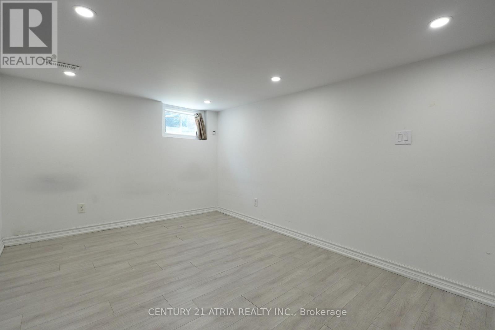 Lower - 1070 Fergus Avenue, Mississauga, Ontario  L5E 2P1 - Photo 5 - W12957044