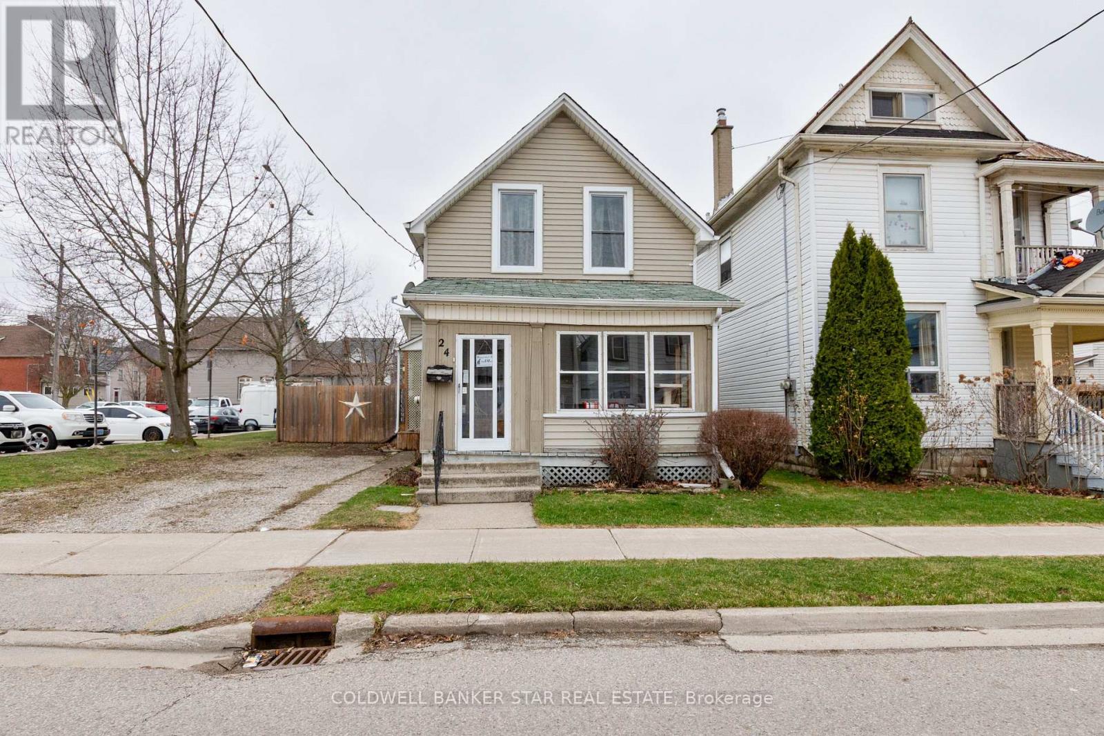 24 Hiawatha Street, St. Thomas, Ontario  N5P 2T2 - Photo 2 - X12961512