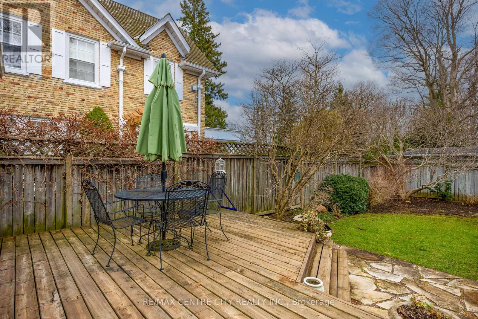 12 Rosebery Place, St. Thomas, Ontario  N5R 2H7 - Photo 5 - X12972340