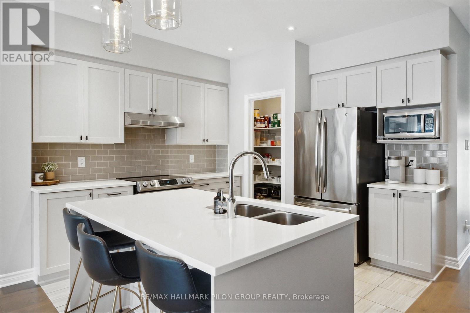 358 Rainrock Crescent, Ottawa, Ontario  K1W 0J6 - Photo 4 - X12972248