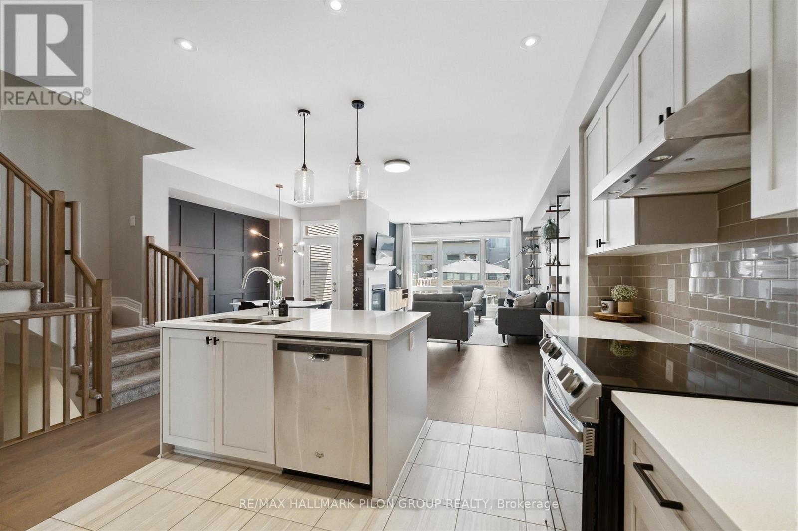 358 Rainrock Crescent, Ottawa, Ontario  K1W 0J6 - Photo 6 - X12972248