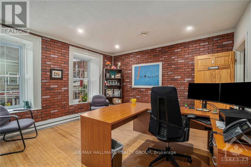 56-58 Foster Street, Perth, Ontario  K7H 1S1 - Photo 11 - X12972312