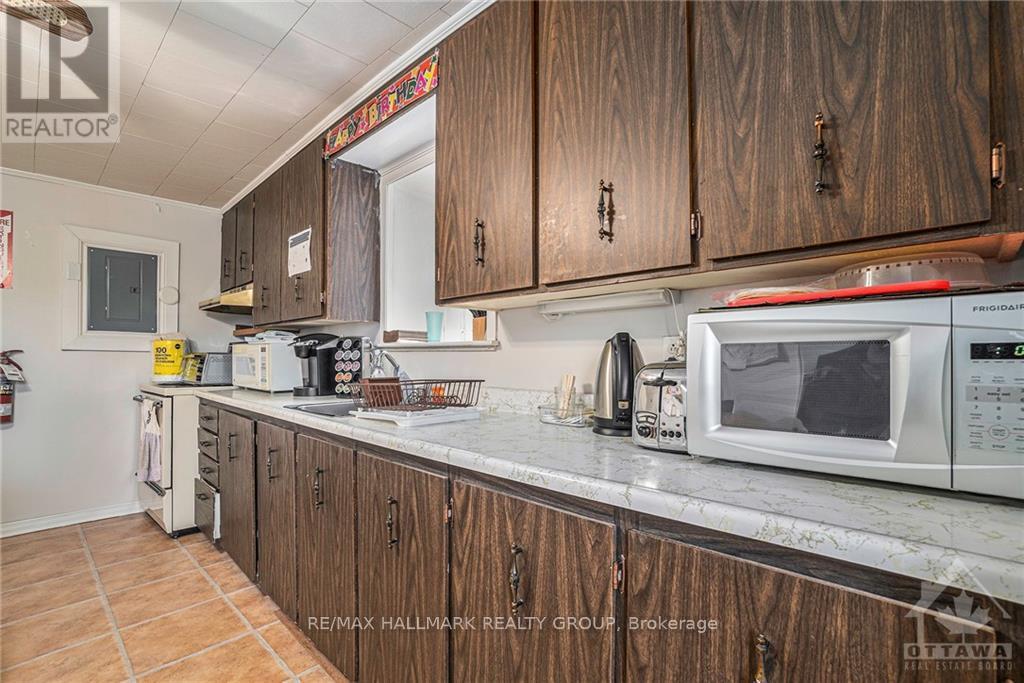 56-58 Foster Street, Perth, Ontario  K7H 1S1 - Photo 8 - X12972312